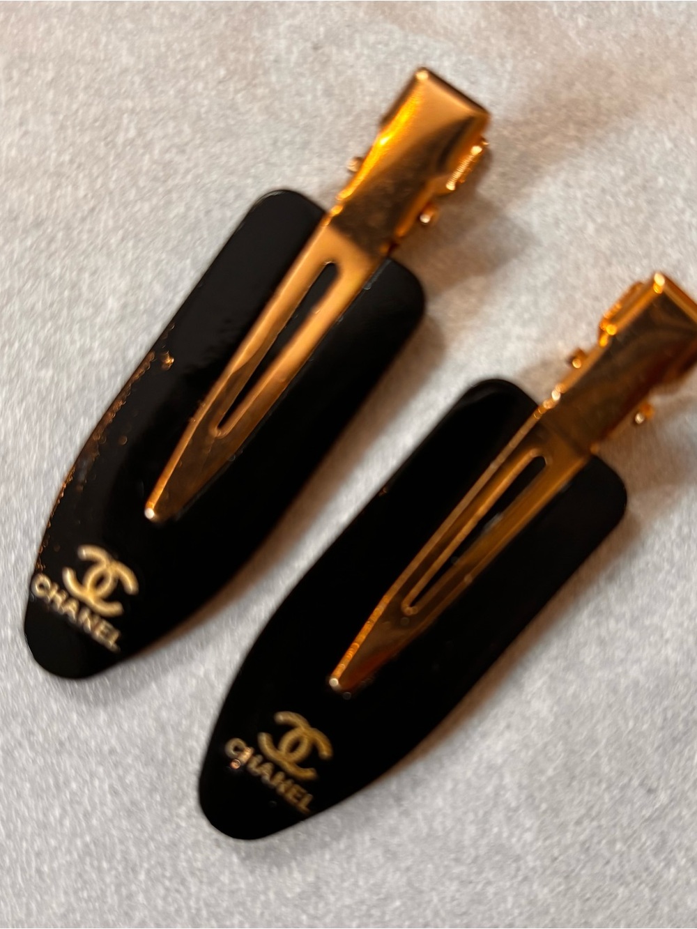 Black and Gold no dent Hair Clips - Picture 2 of 4